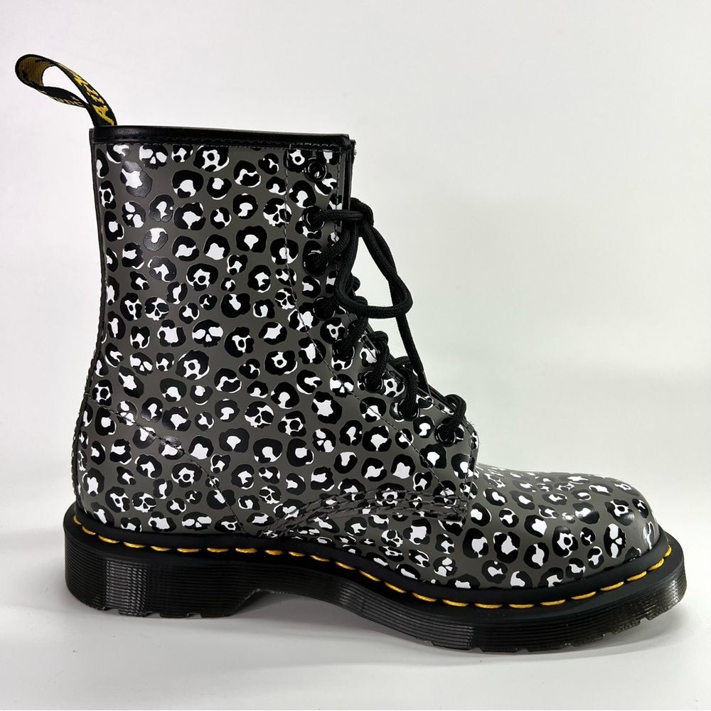 Dr. Martens Combat Boots 1460 Leopard Smooth Leather Lace Up 7 US/5UK - Picture 11 of 14